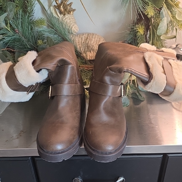 Rocket Dog Tan Fur-Trimmed Winter Boots - Picture 3 of 6